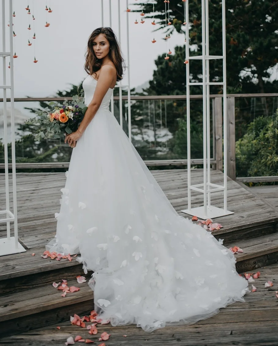10 Reasons to Buy Your Wedding Dress Online